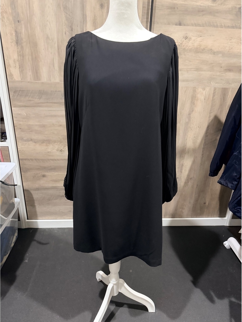 White House Black Market Women's Black Pleated Sleeve Shift Dress Size 8